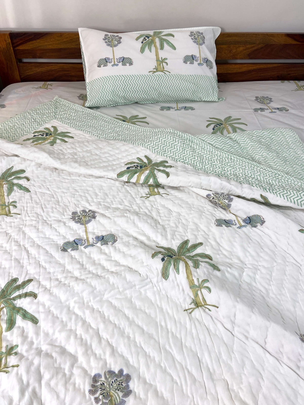 Gaj Green Pastel Organic Mul Cotton Single Bed Quilt - Nakhrro