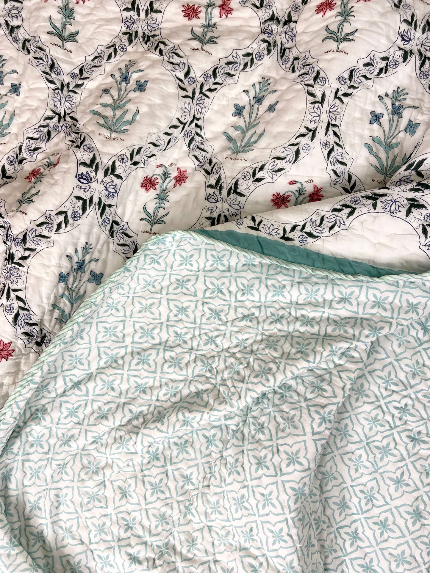 Floral Jaal Motifs Organic Mul Cotton Reversible Double Bed Quilt - Nakhrro