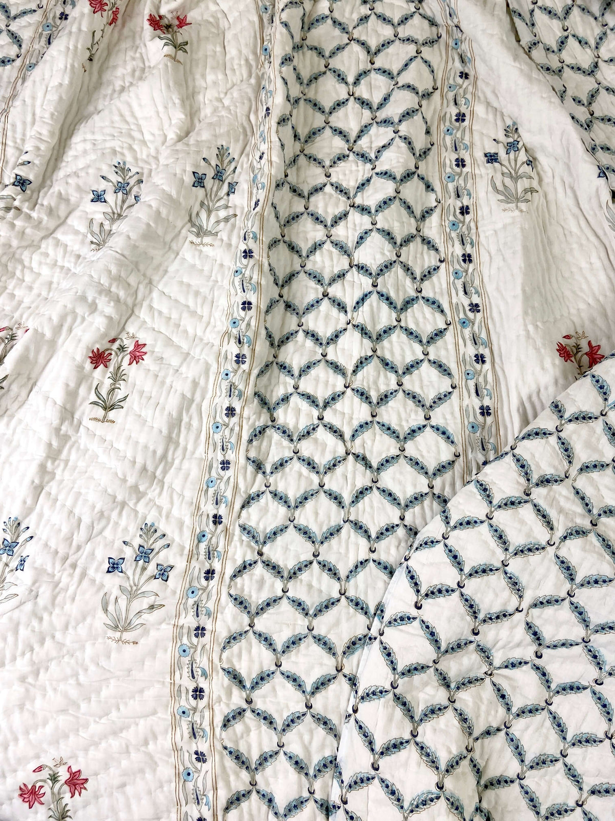 Minimal Floral Motifs Organic Mul Cotton Reversible Double Bed Quilt - Nakhrro