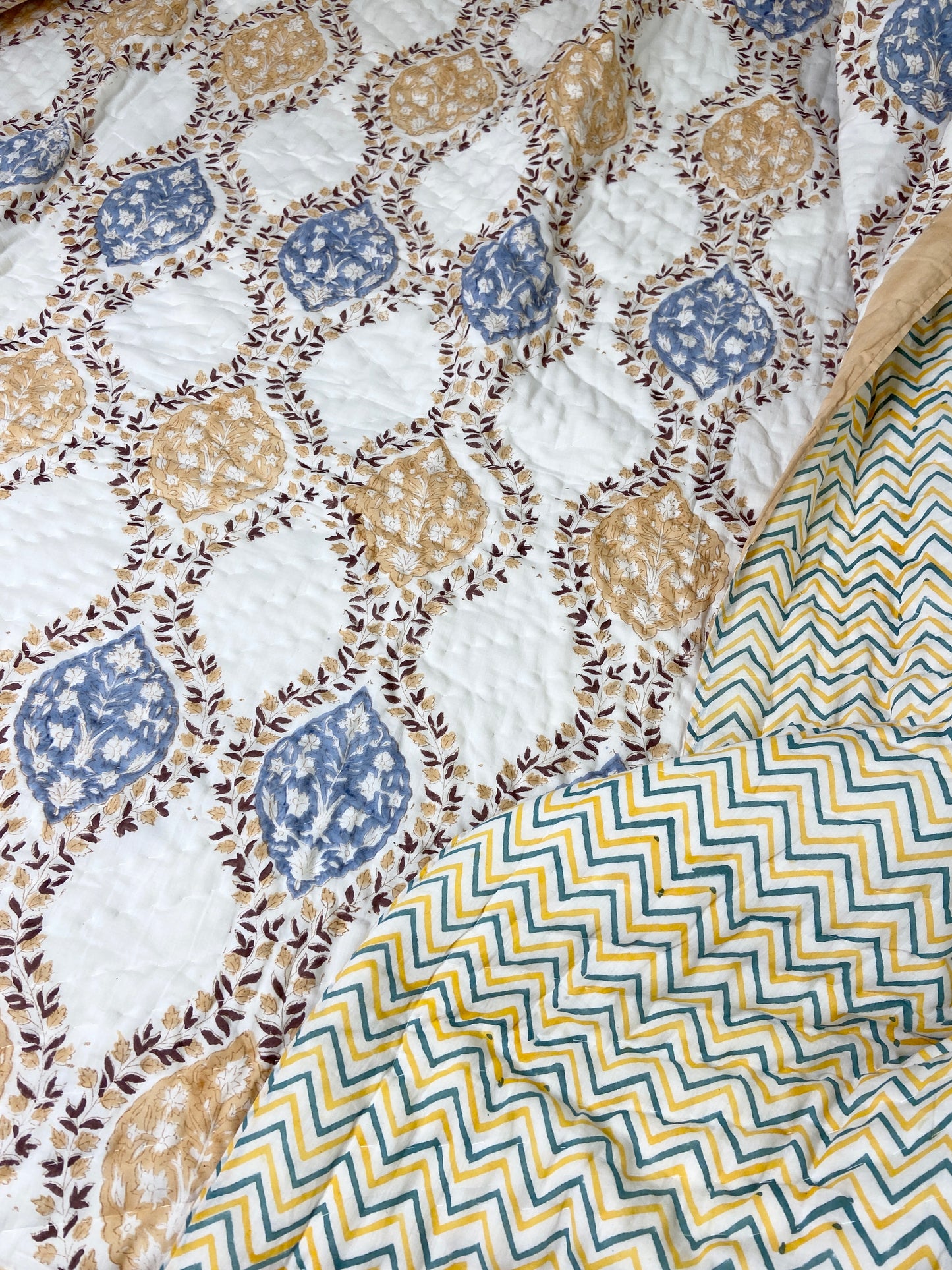 Floral Jaal Organic Mul Cotton Reversible Double Bed Quilt - Nakhrro