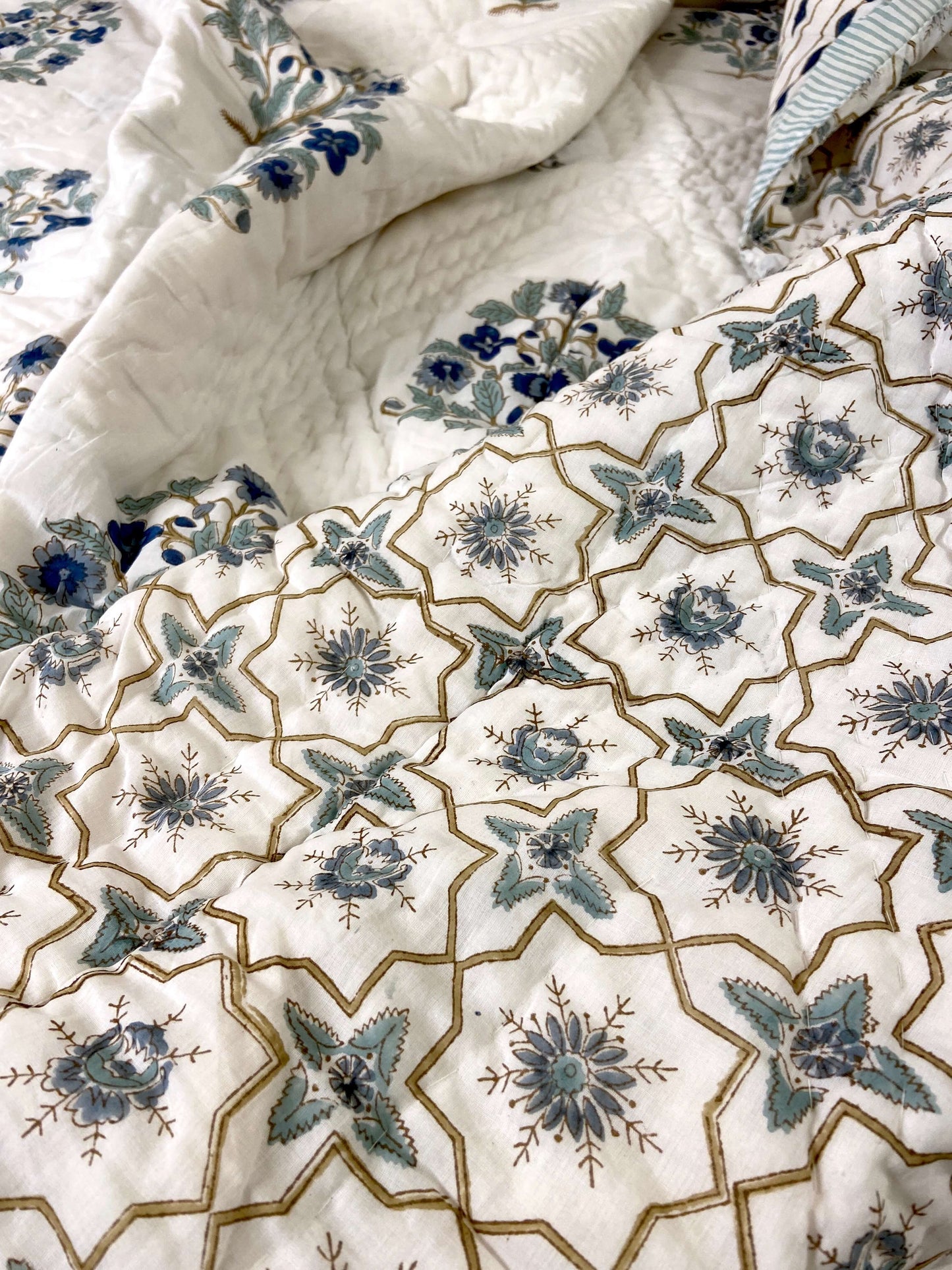 Mughal Motifs Organic Mul Cotton Reversible Double Bed Quilt - Nakhrro