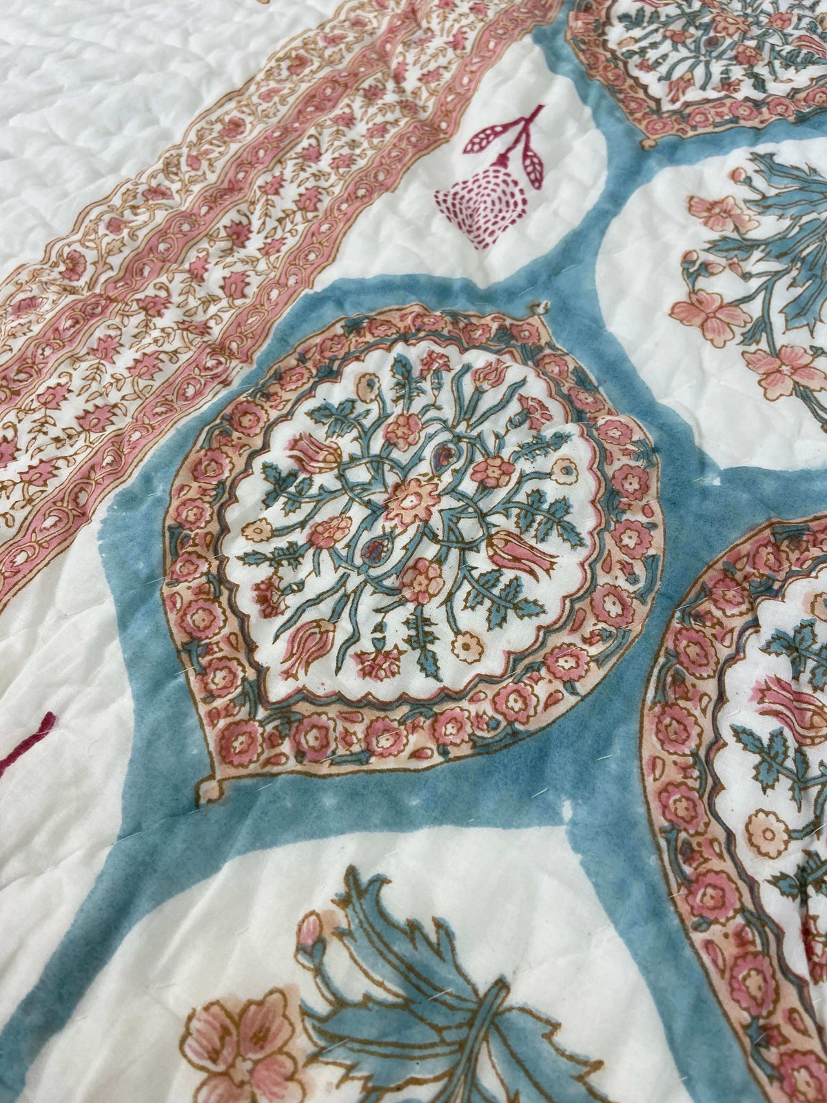 Hexagon Florals Organic Mul Cotton Reversible Single Bed Quilt - Nakhrro