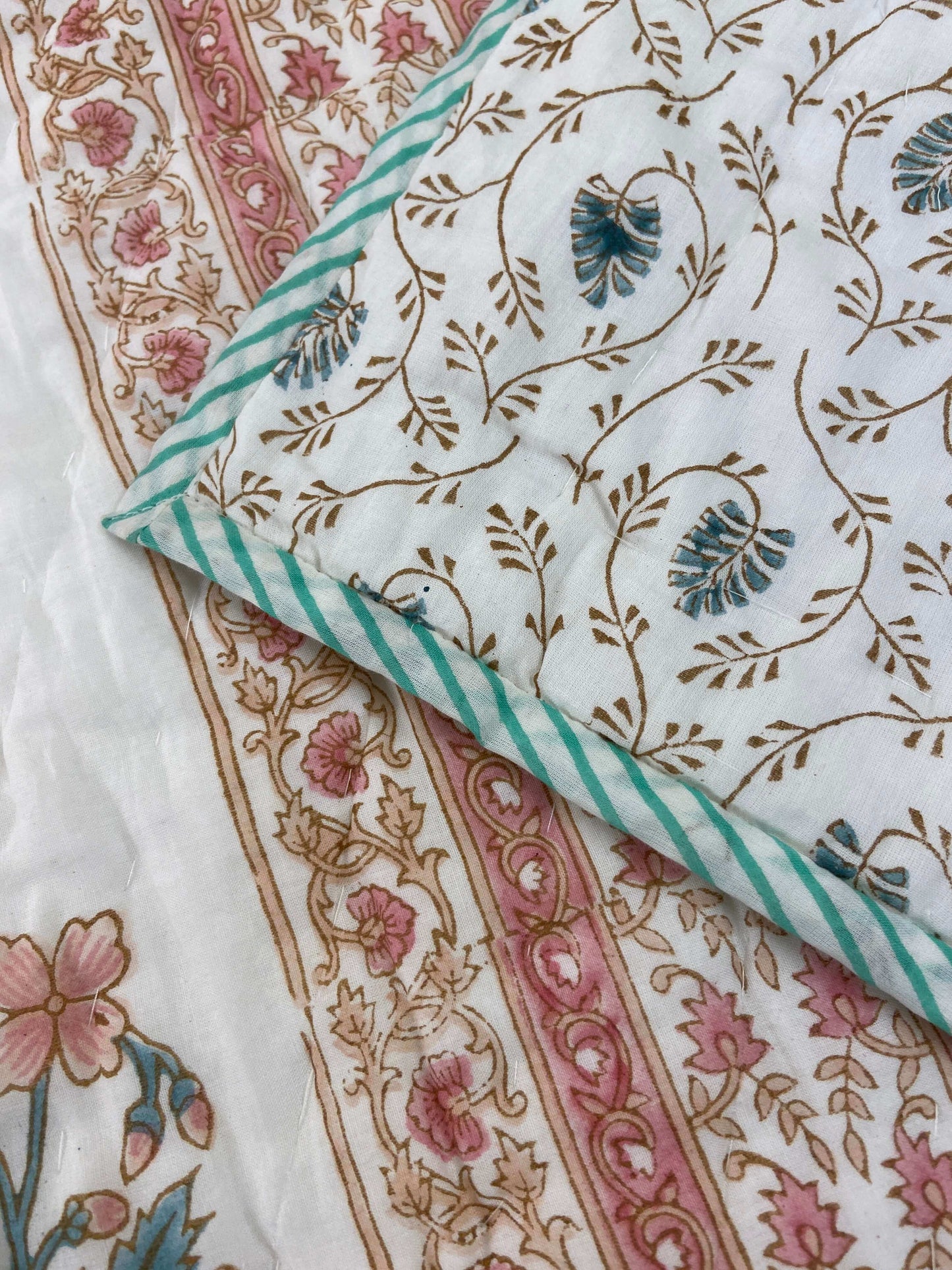 Hexagon Florals Organic Mul Cotton Reversible Single Bed Quilt - Nakhrro