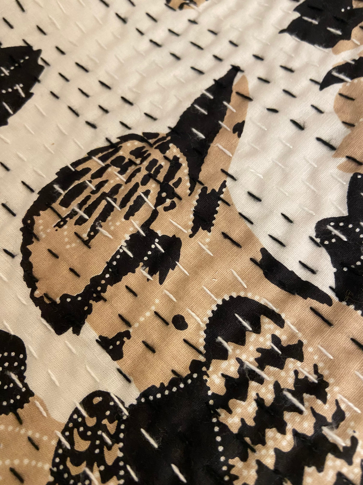Beige Crow Queen Size Kantha Bedspread - Nakhrro