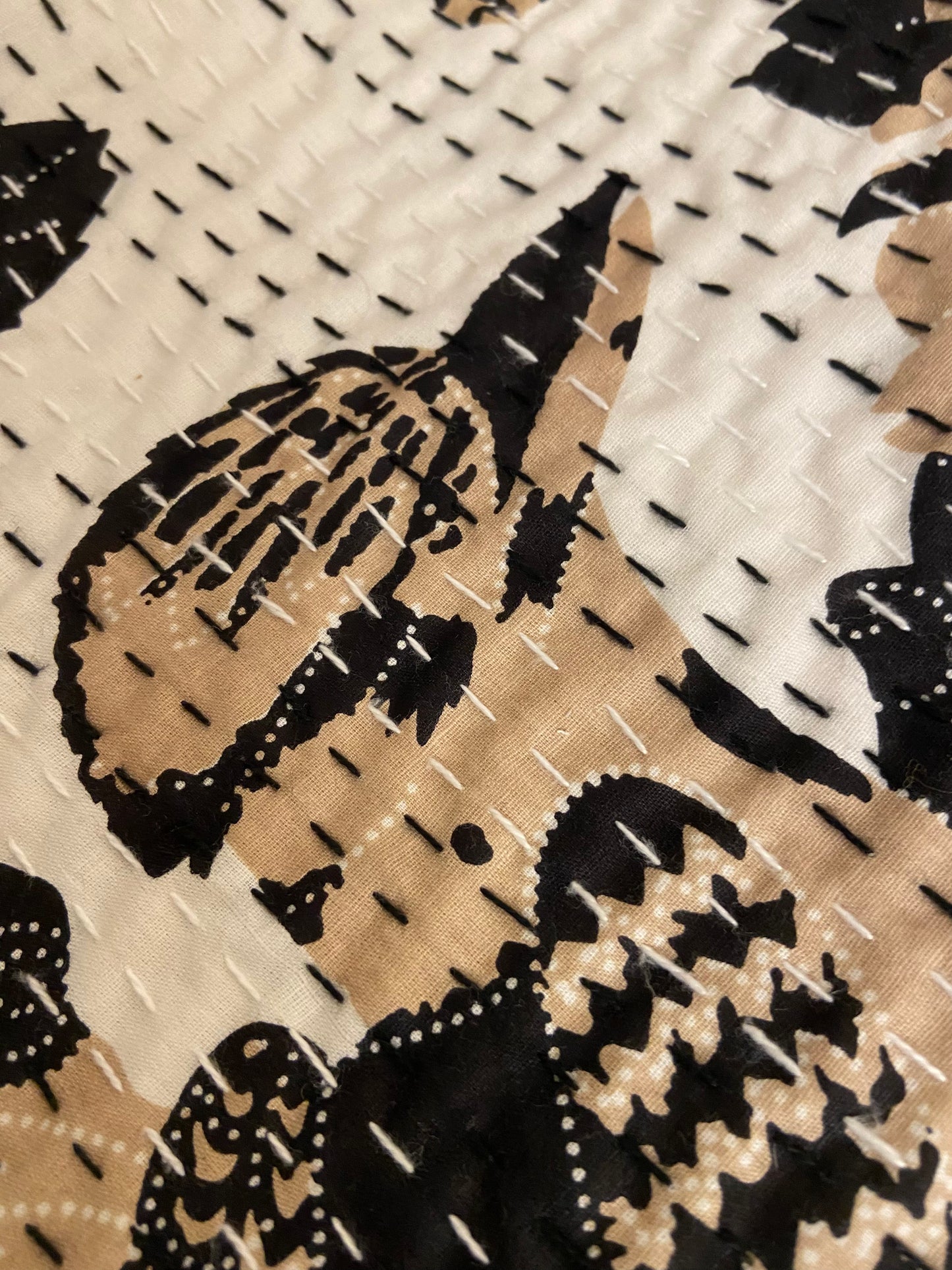Beige Crow Queen Size Kantha Bedspread - Nakhrro