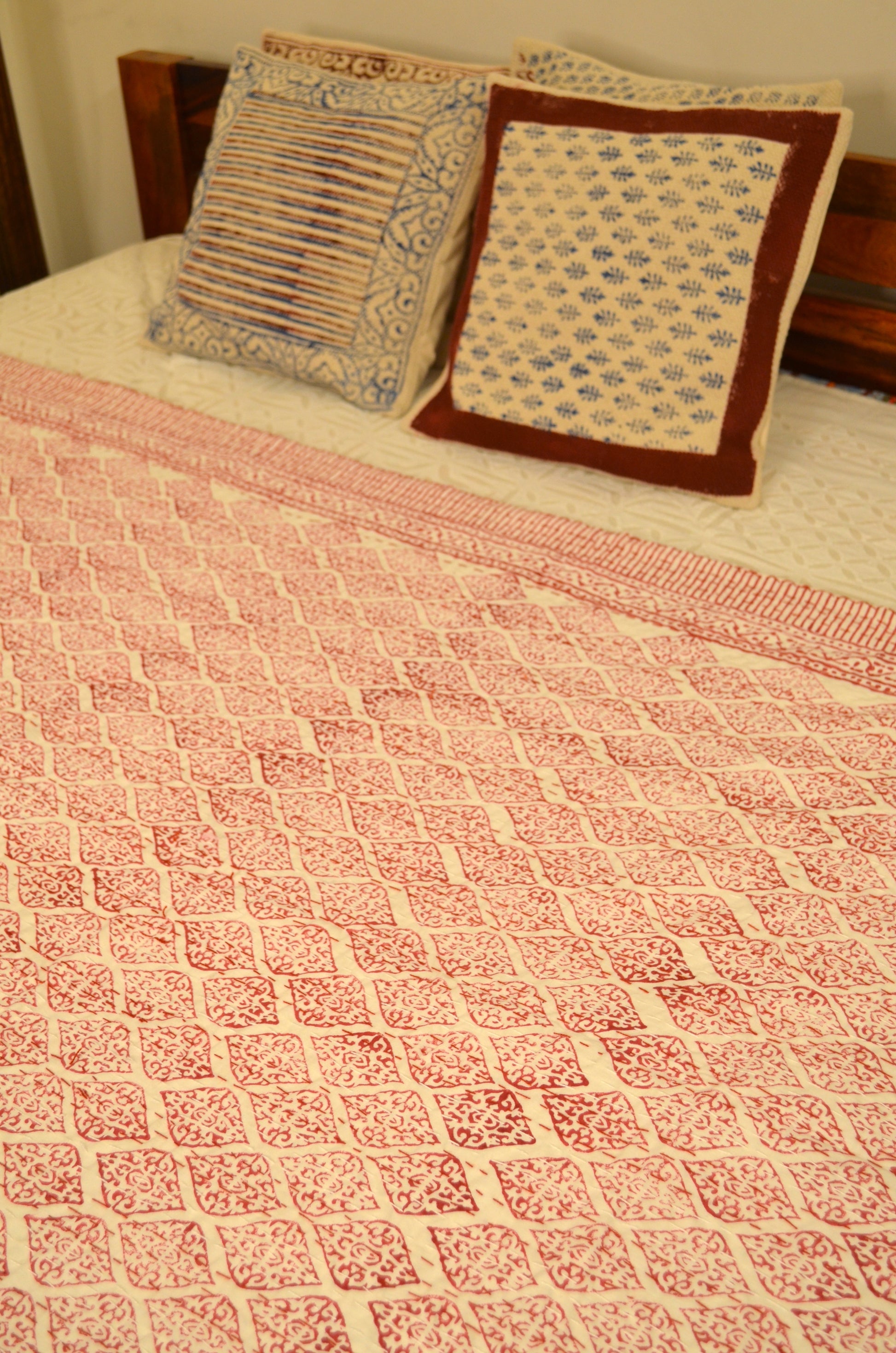 Magenta PaisleycDouble Bed Queen Hand Embroidered Bedspread/ Dohar - Nakhrro