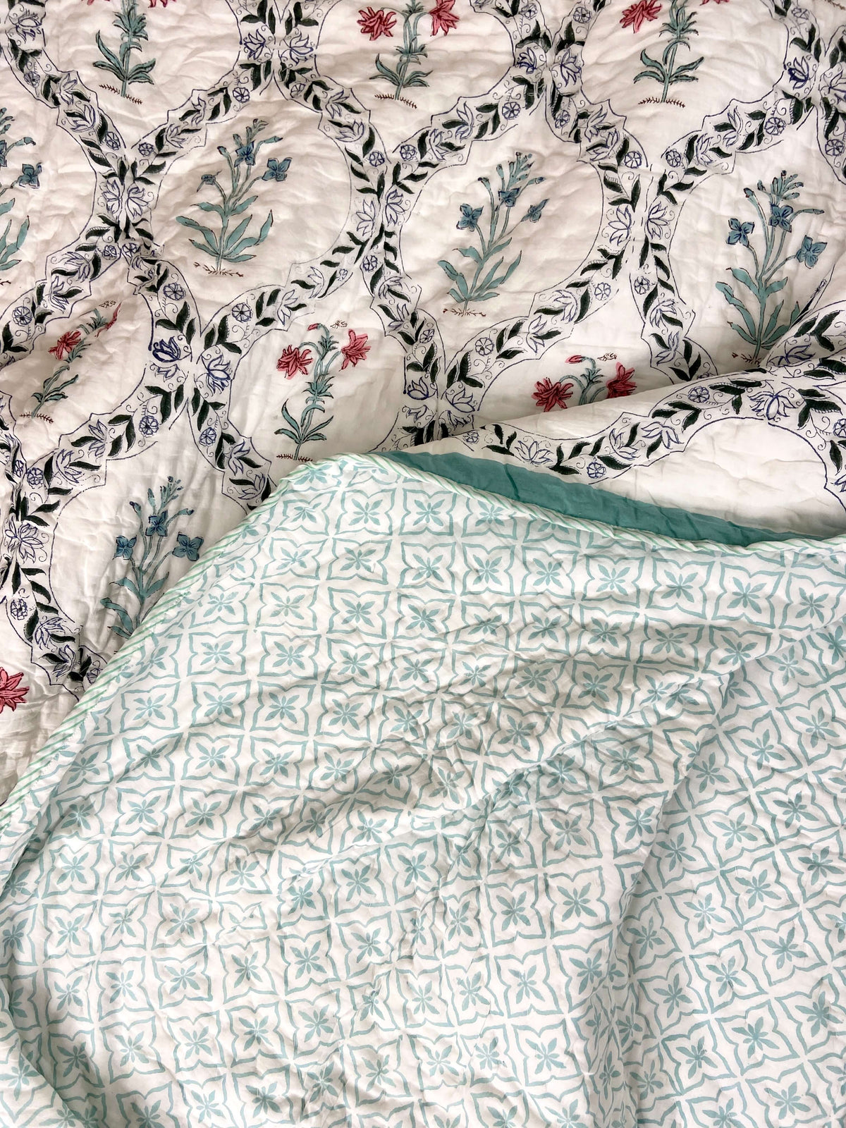 Floral Jaal Motifs Organic Mul Cotton Reversible Double Bed Quilt - Nakhrro