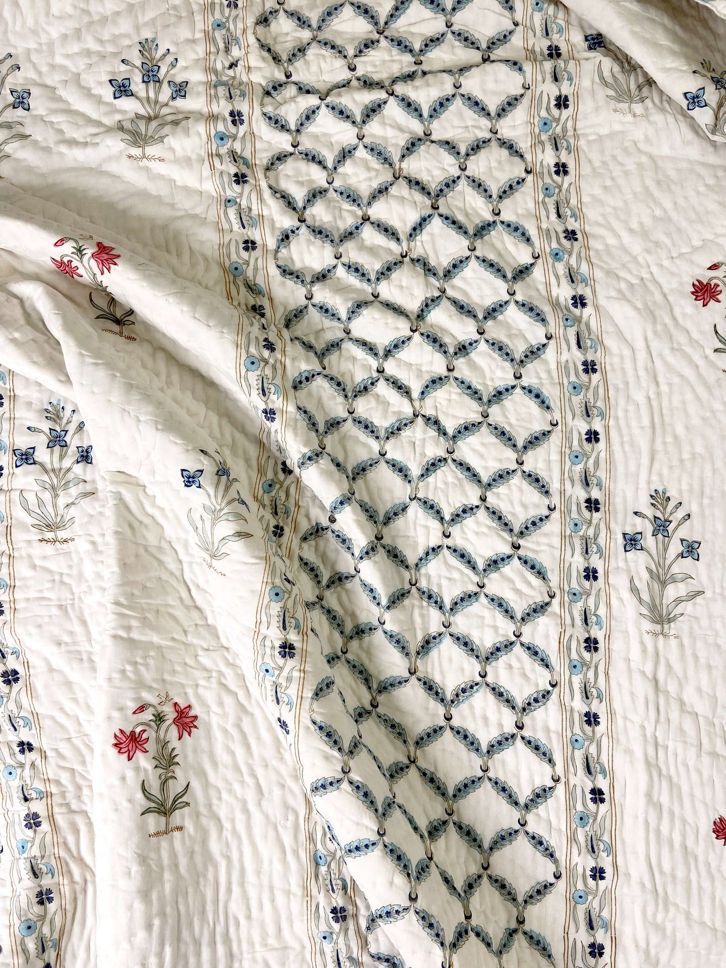 Minimal Floral Motifs Organic Mul Cotton Reversible Double Bed Quilt - Nakhrro