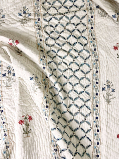 Minimal Floral Motifs Organic Mul Cotton Reversible Double Bed Quilt - Nakhrro