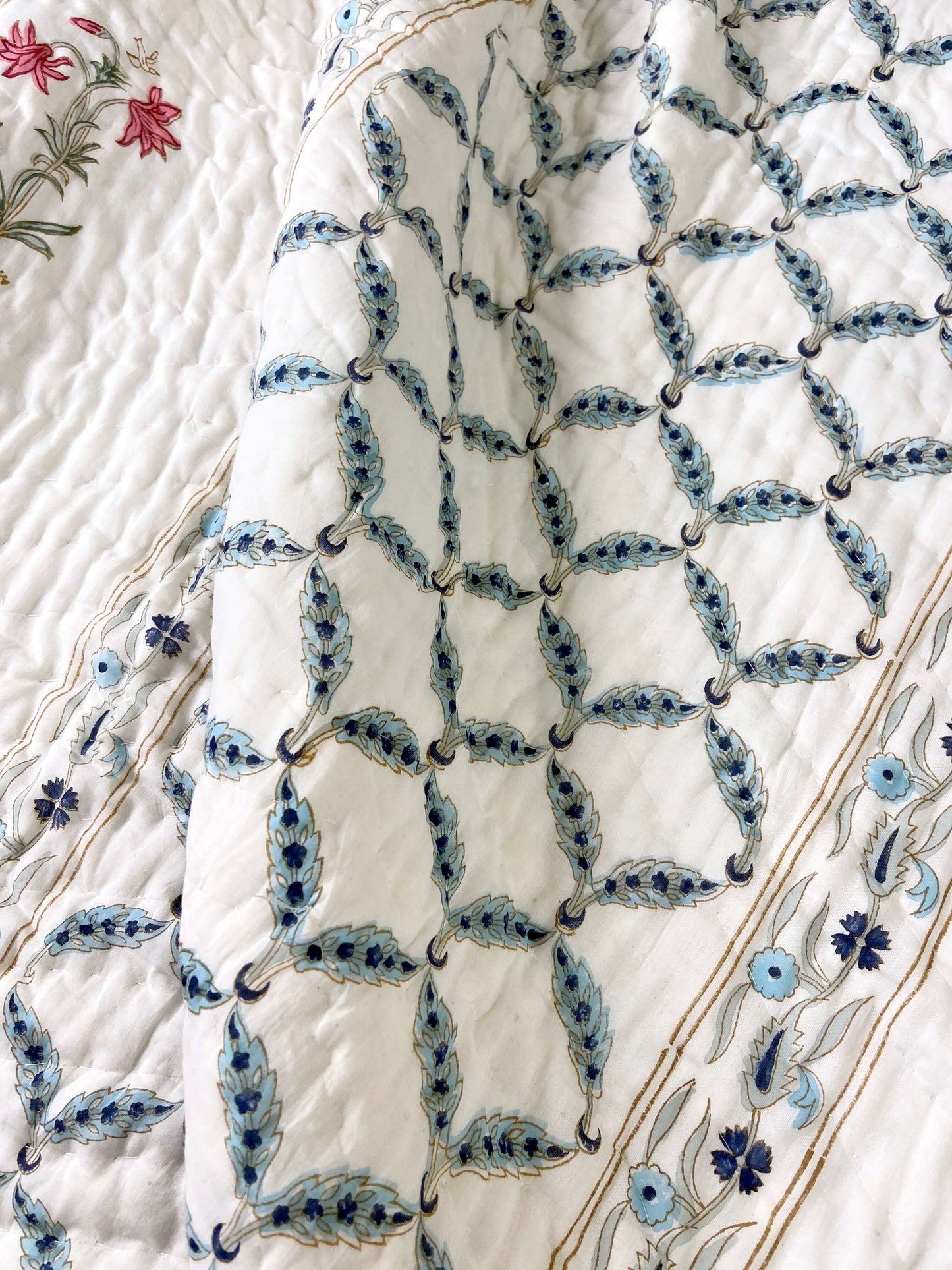 Minimal Floral Motifs Organic Mul Cotton Reversible Double Bed Quilt - Nakhrro