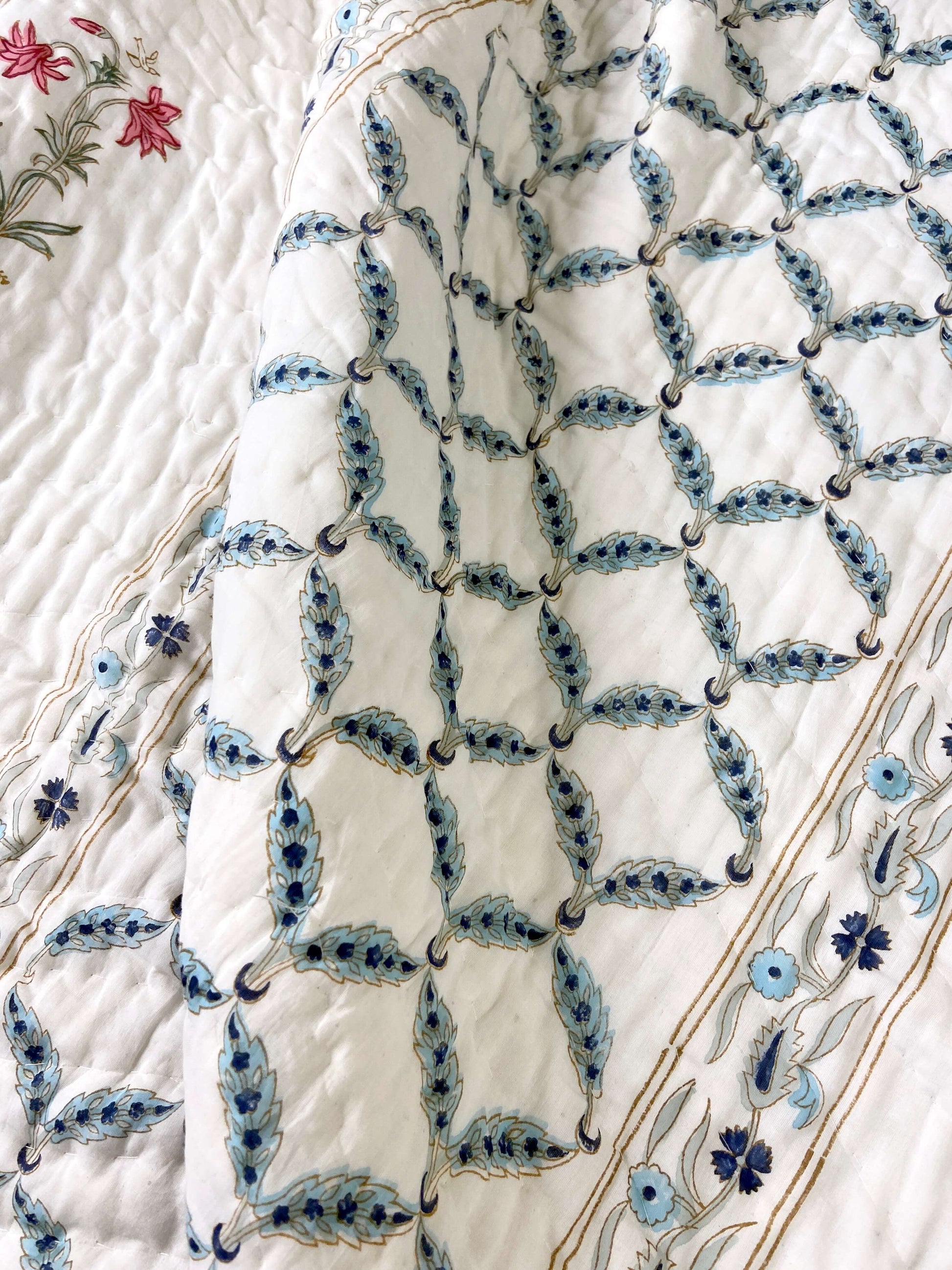 Minimal Floral Motifs Organic Mul Cotton Reversible Double Bed Quilt - Nakhrro