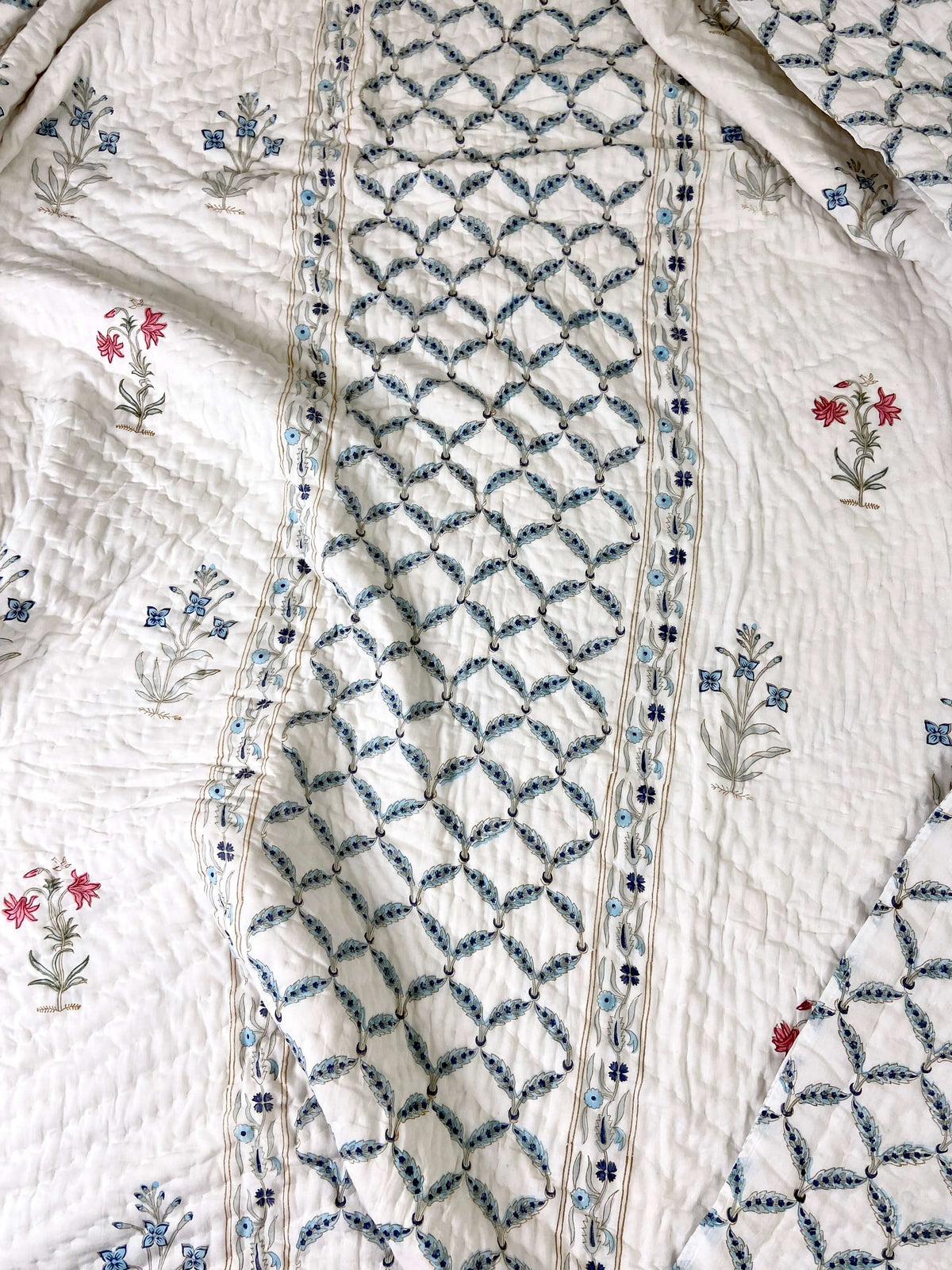 Minimal Floral Motifs Organic Mul Cotton Reversible Double Bed Quilt - Nakhrro