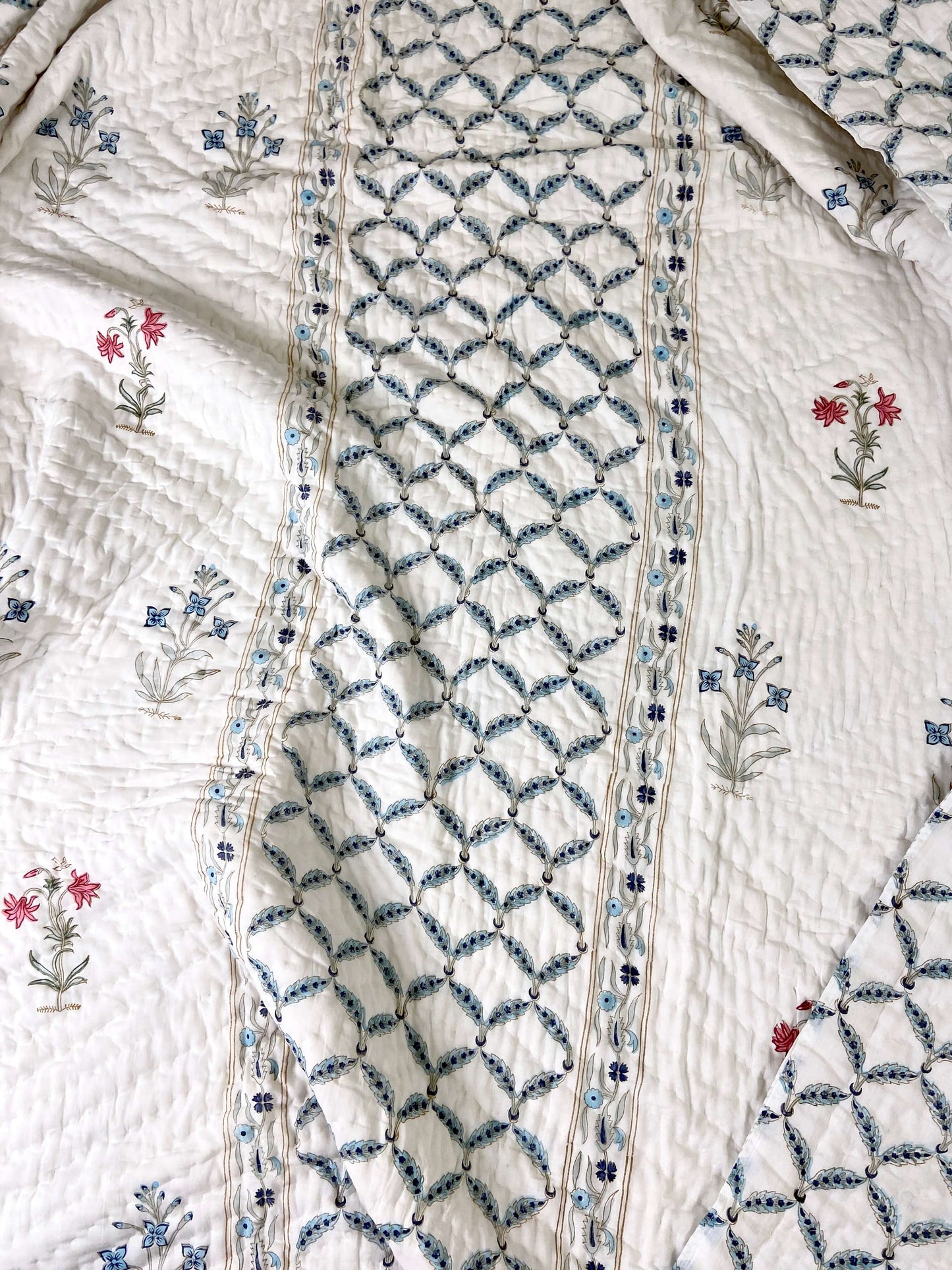 Minimal Floral Motifs Organic Mul Cotton Reversible Double Bed Quilt - Nakhrro