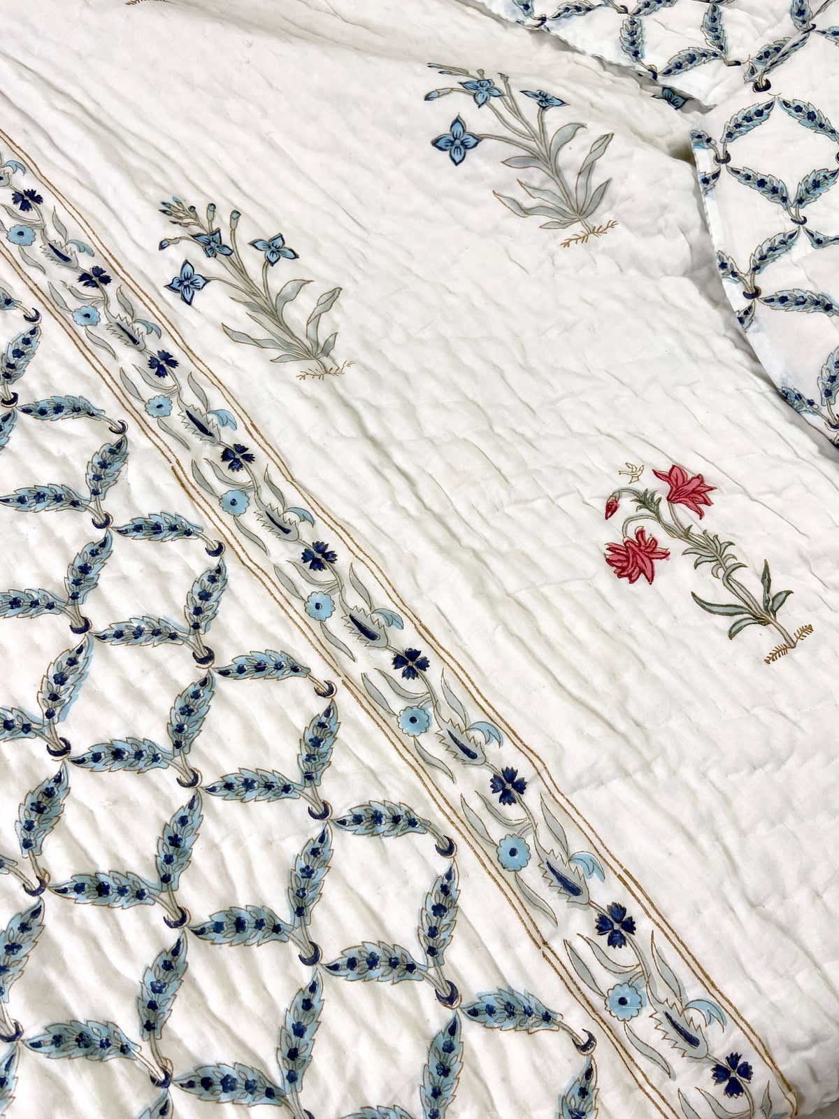 Minimal Floral Motifs Organic Mul Cotton Reversible Double Bed Quilt - Nakhrro