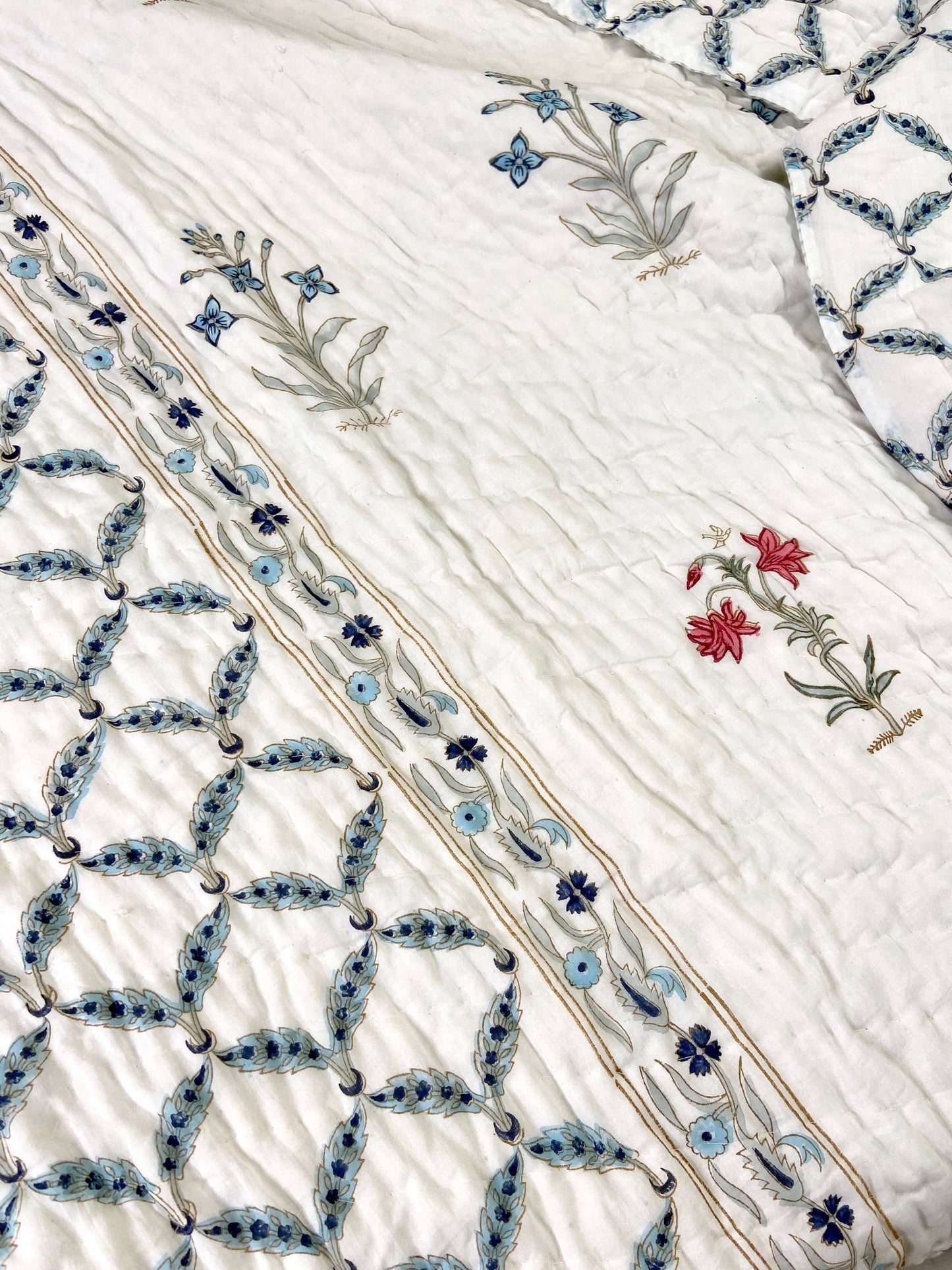 Minimal Floral Motifs Organic Mul Cotton Reversible Double Bed Quilt - Nakhrro