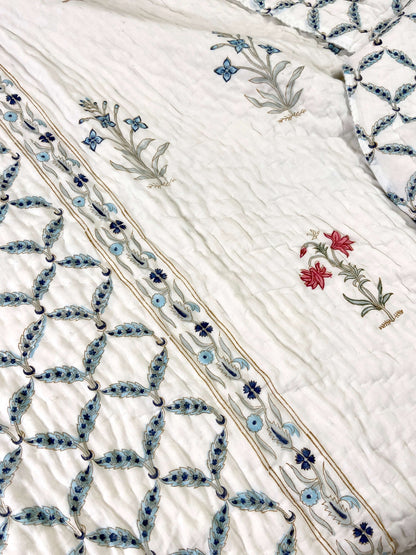 Minimal Floral Motifs Organic Mul Cotton Reversible Double Bed Quilt - Nakhrro