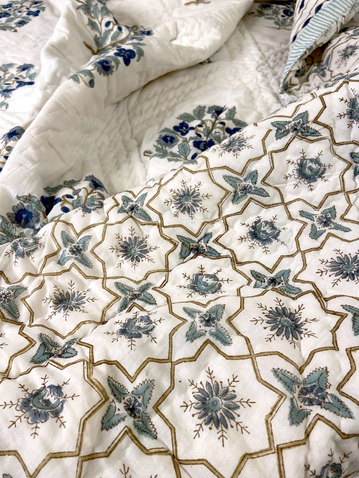 Mughal Motifs Organic Mul Cotton Reversible Double Bed Quilt - Nakhrro