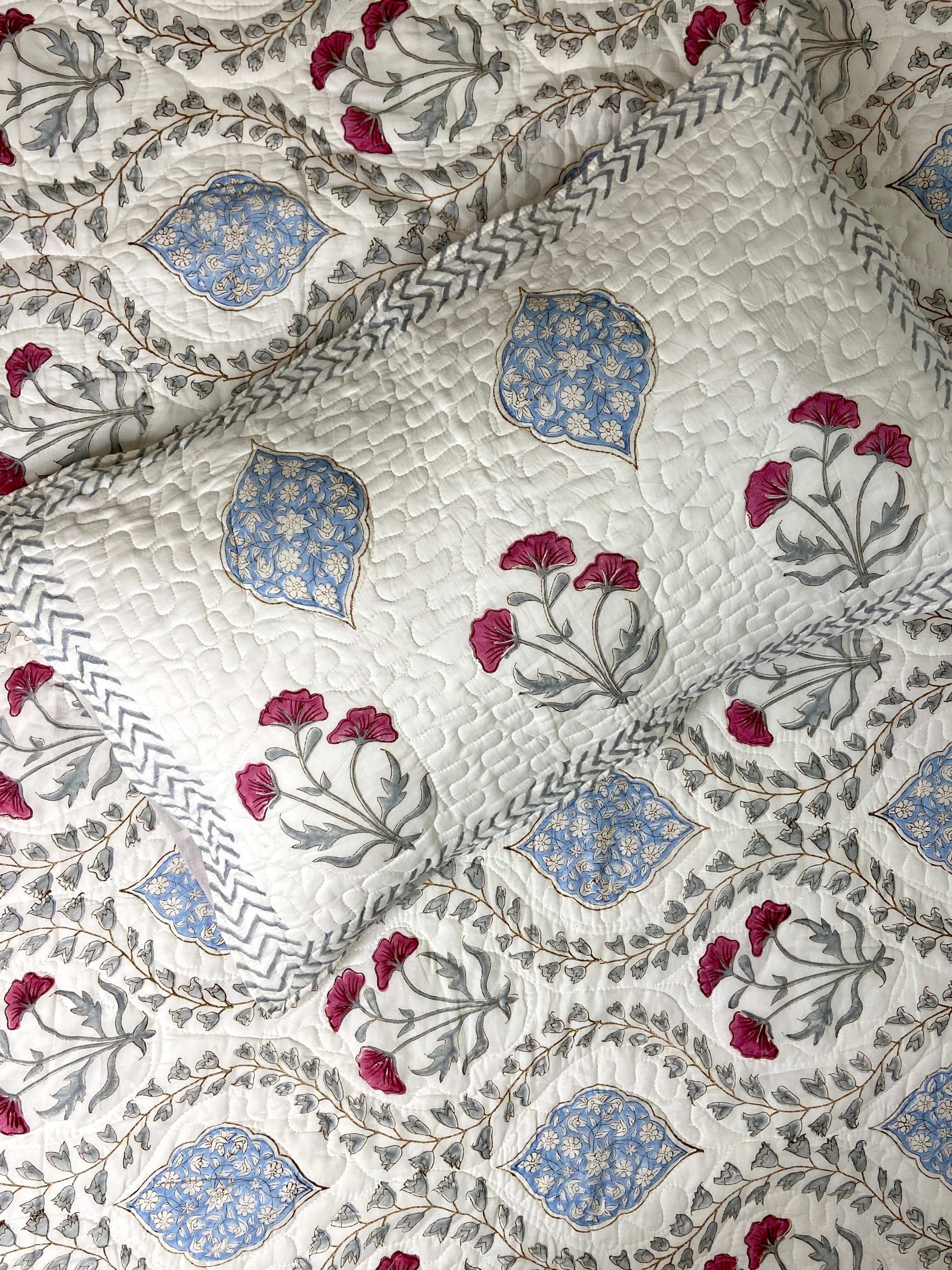 Floral Jaal Quilted Bedcover - Nakhrro
