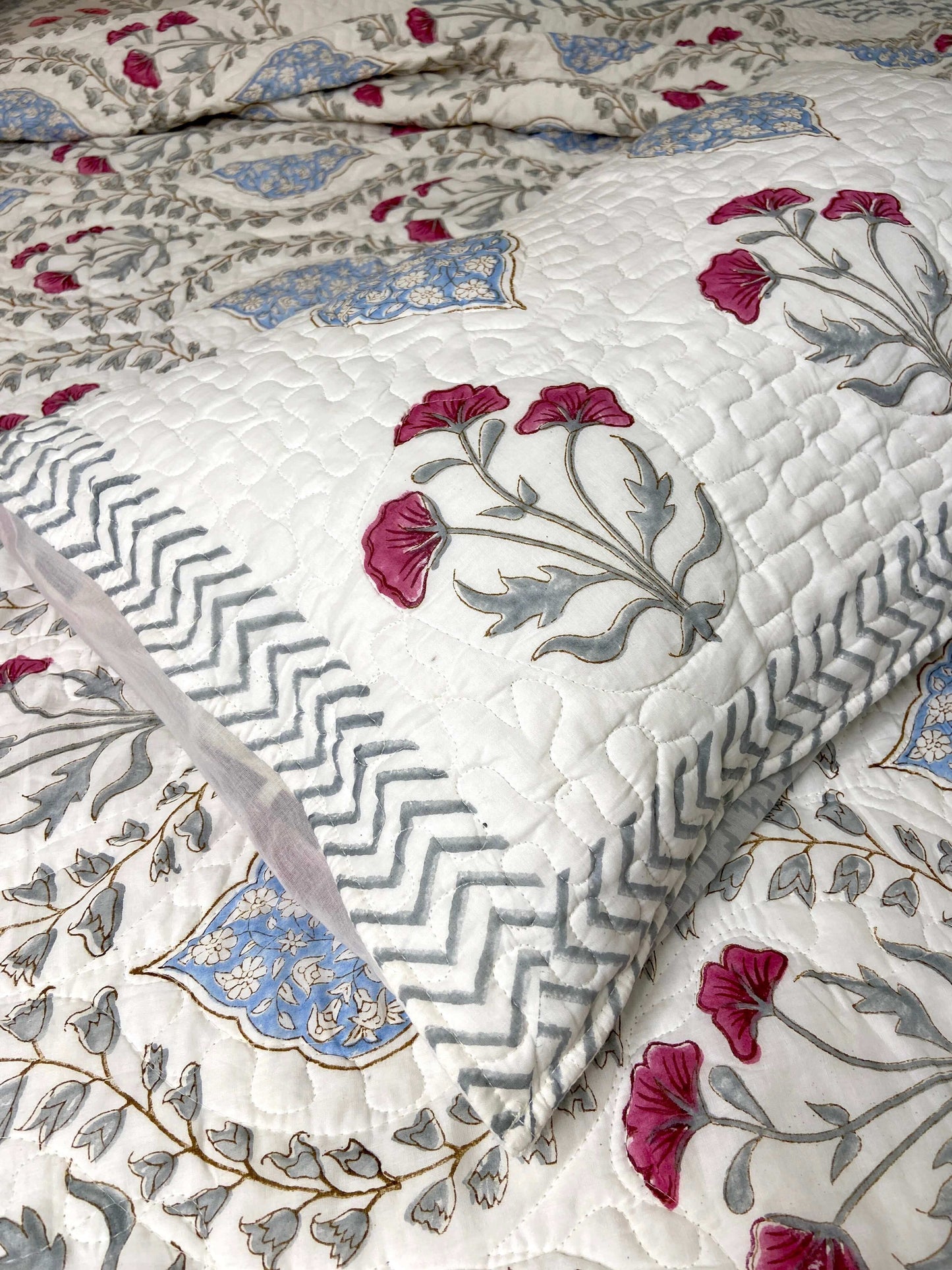 Floral Jaal Quilted Bedcover - Nakhrro